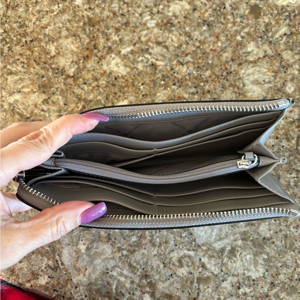 Michael Kors Wallet - Picture 4 of 4